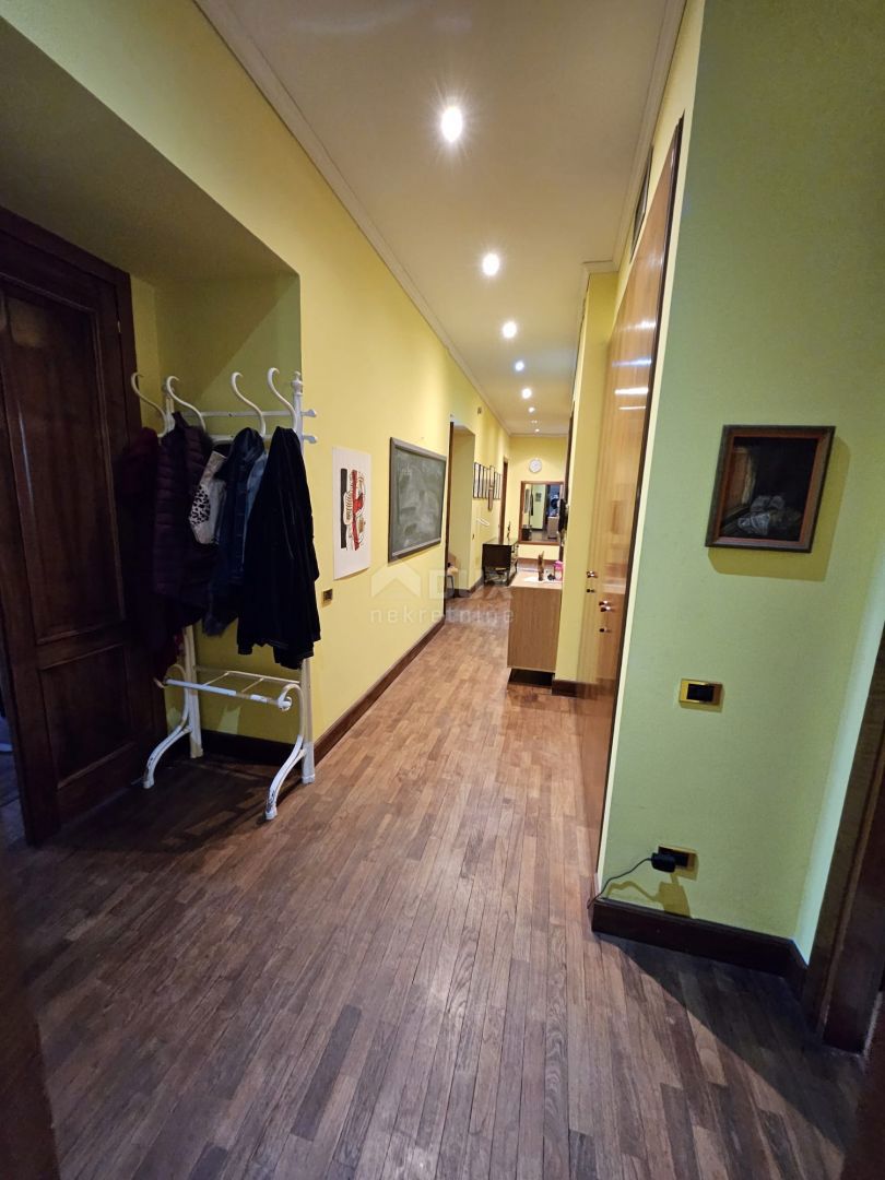 RIJEKA, CENTRO - appartamento 190.77 10m dal mare