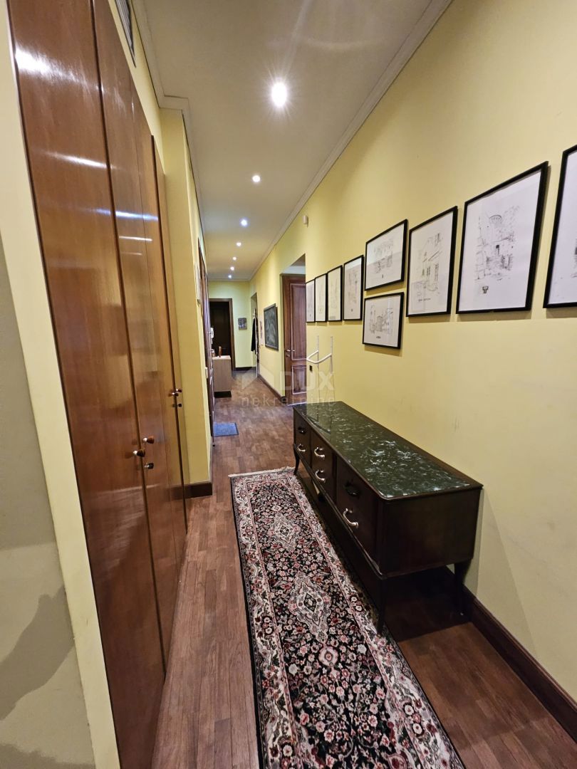 RIJEKA, CENTRO - appartamento 190.77 10m dal mare