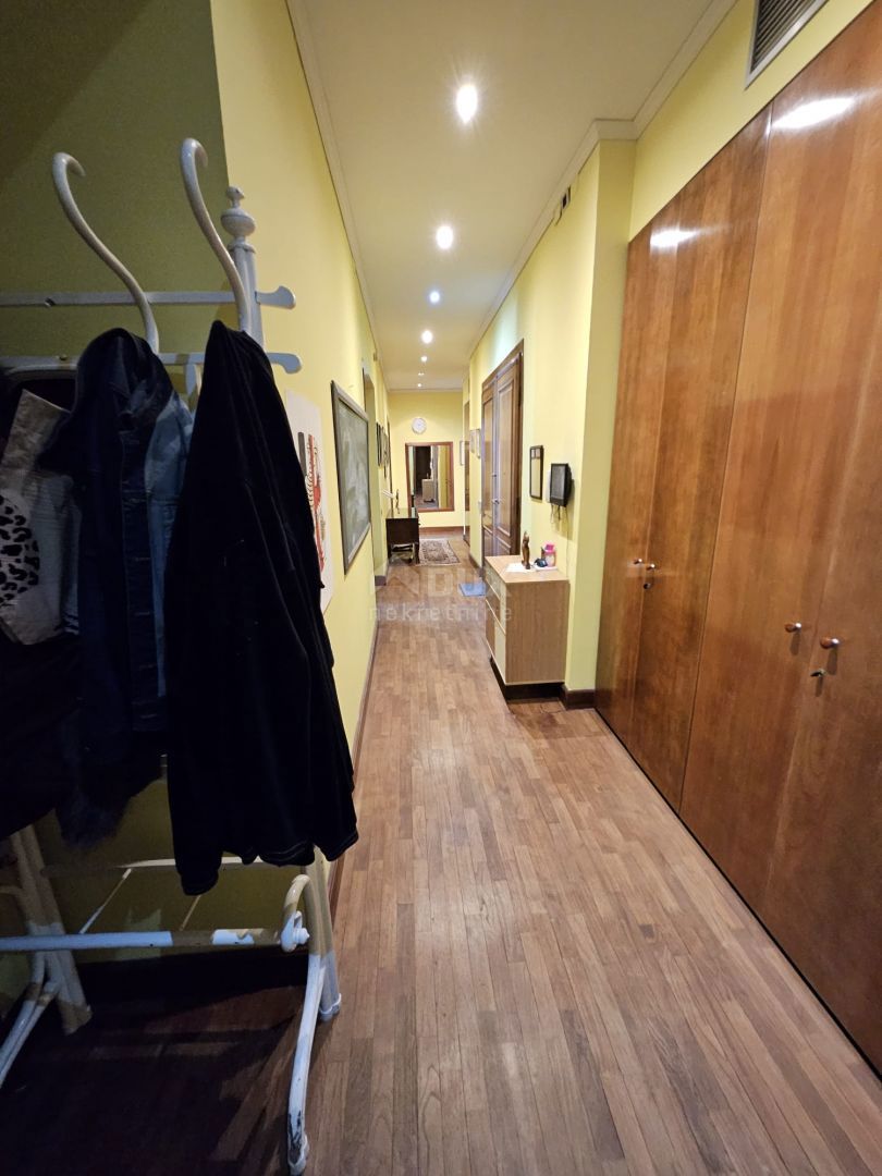 RIJEKA, CENTRO - appartamento 190.77 10m dal mare