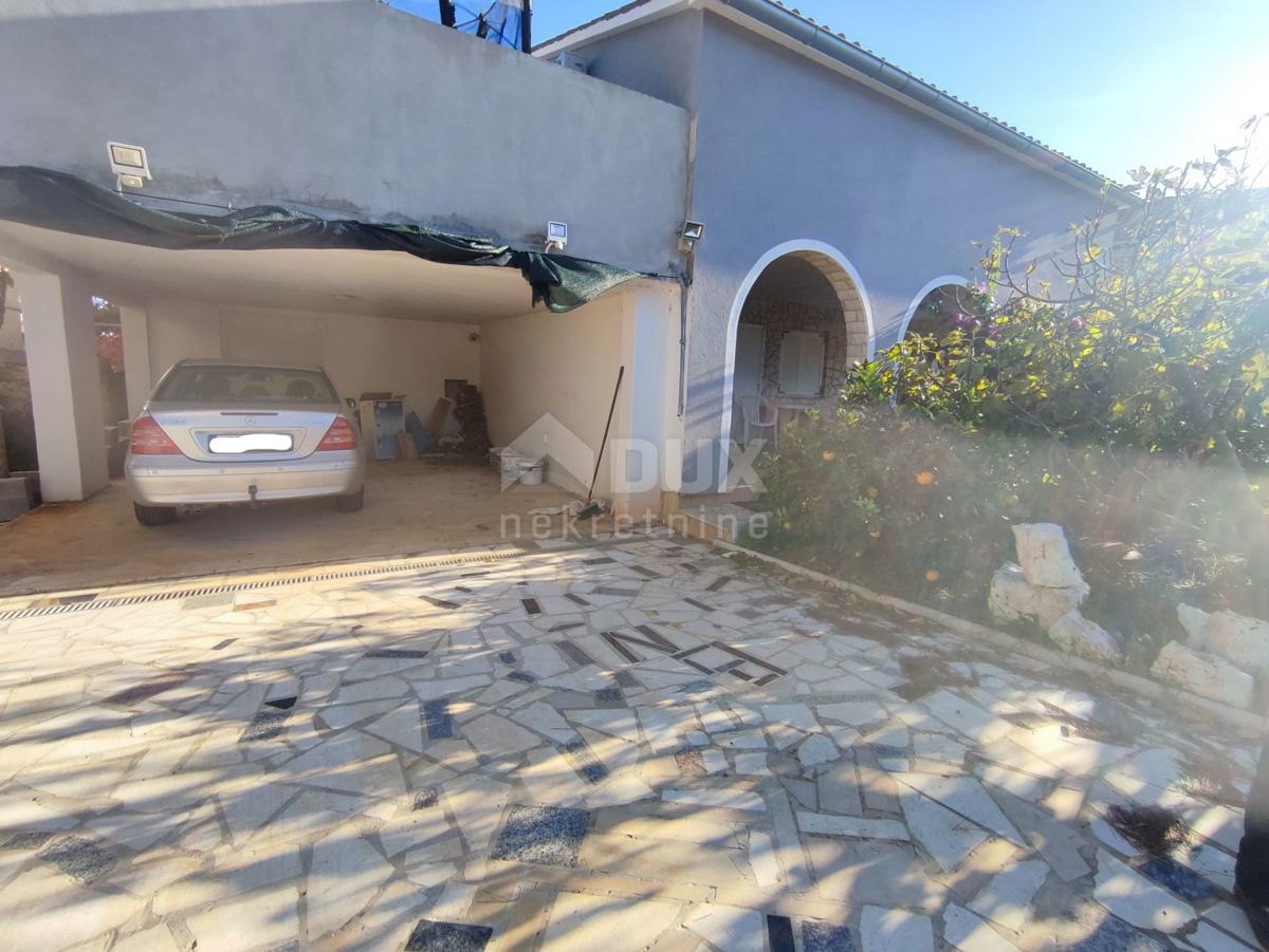 ISTRIA, KAVRAN - Spaziosa casa con 3 appartamenti e garage in una zona tranquilla