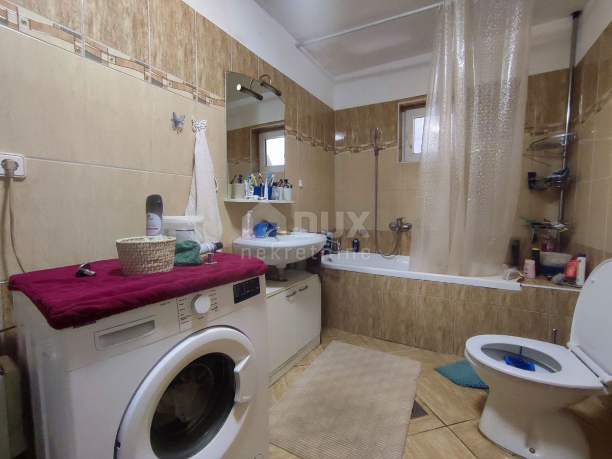 ISTRIA, KAVRAN - Spaziosa casa con 3 appartamenti e garage in una zona tranquilla