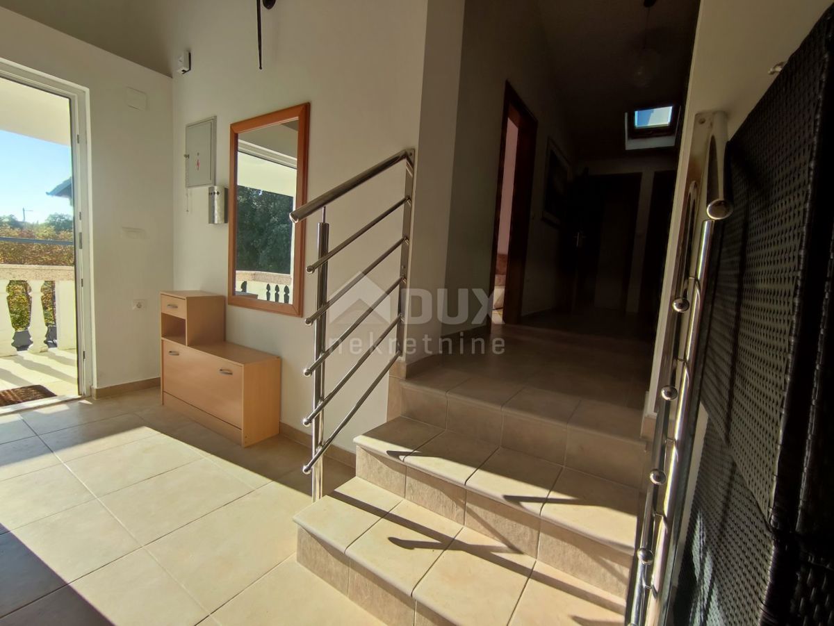 ISTRIA, KAVRAN - Spaziosa casa con 3 appartamenti e garage in una zona tranquilla