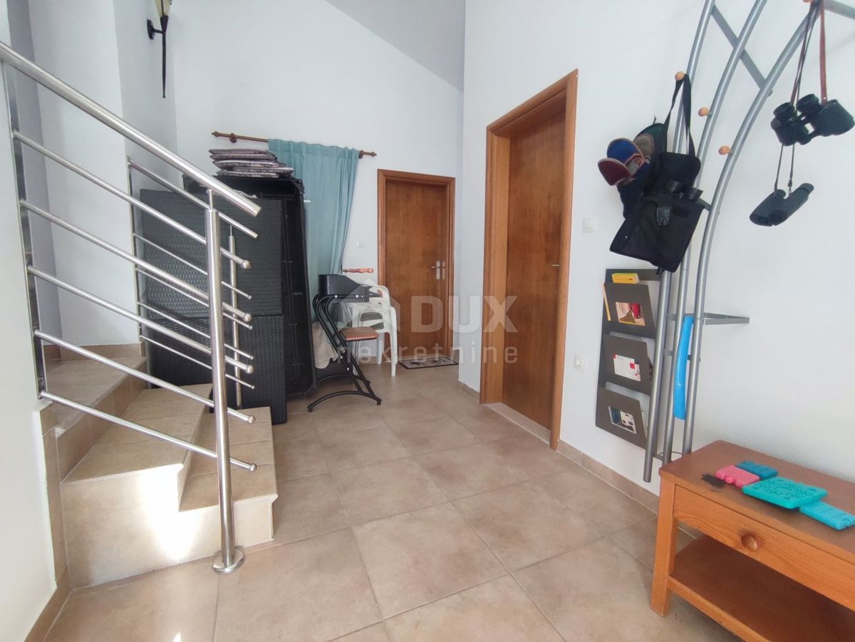 ISTRIA, KAVRAN - Spaziosa casa con 3 appartamenti e garage in una zona tranquilla