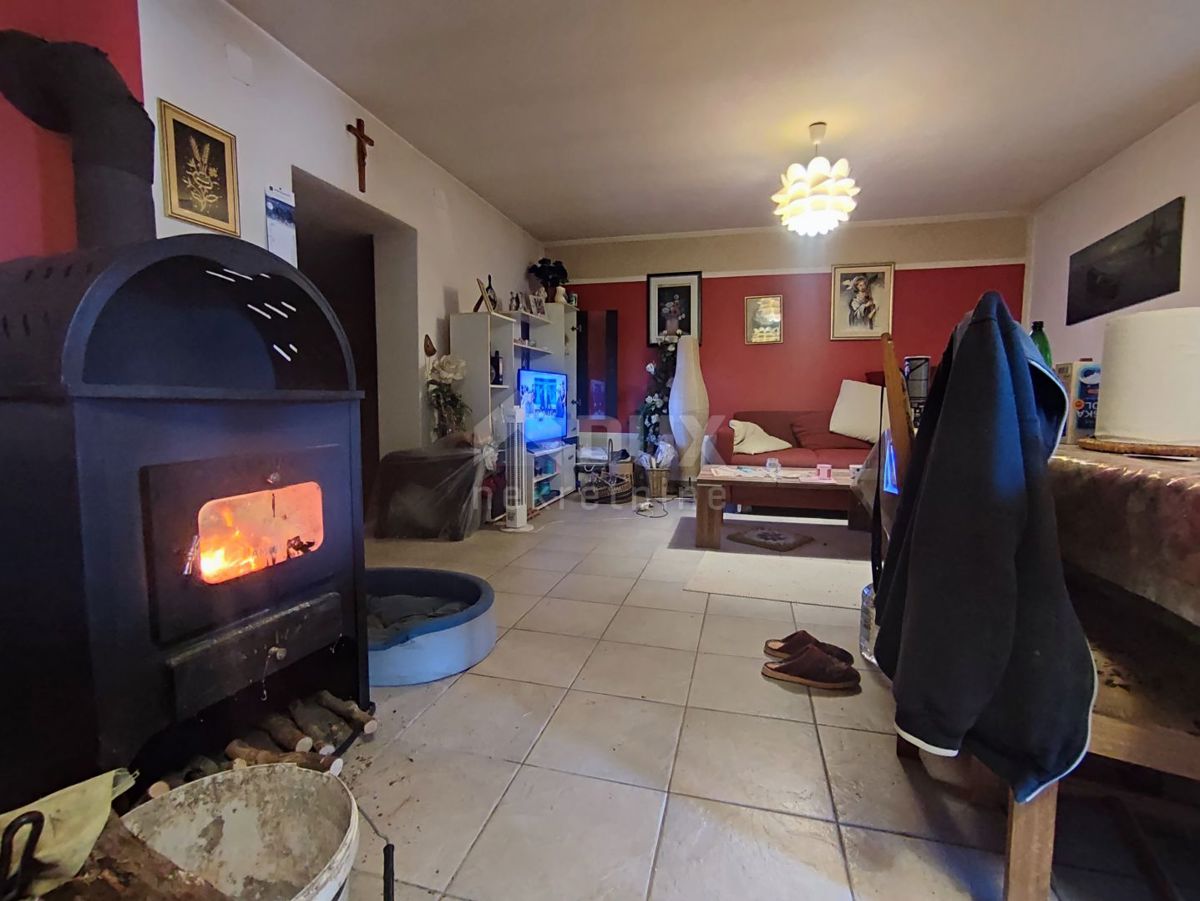 ISTRIA, KAVRAN - Spaziosa casa con 3 appartamenti e garage in una zona tranquilla