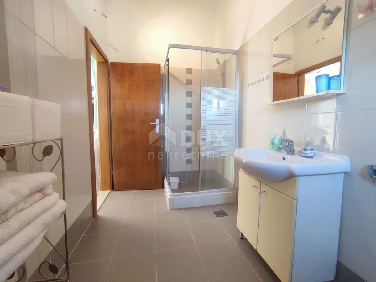 ISTRIA, KAVRAN - Spaziosa casa con 3 appartamenti e garage in una zona tranquilla