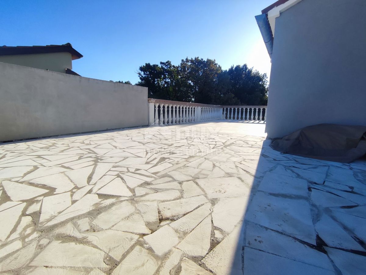 ISTRIA, KAVRAN - Spaziosa casa con 3 appartamenti e garage in una zona tranquilla