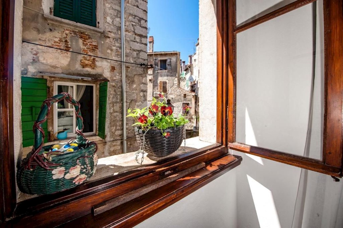 ISTRIA, ROVINJ - Casa con tre unità abitative a 70 metri dal mare!