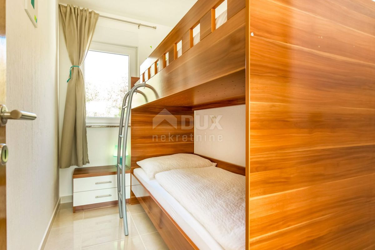 CRIKVENICA, DRAMALJ - Villa di nuova costruzione con due piscine!