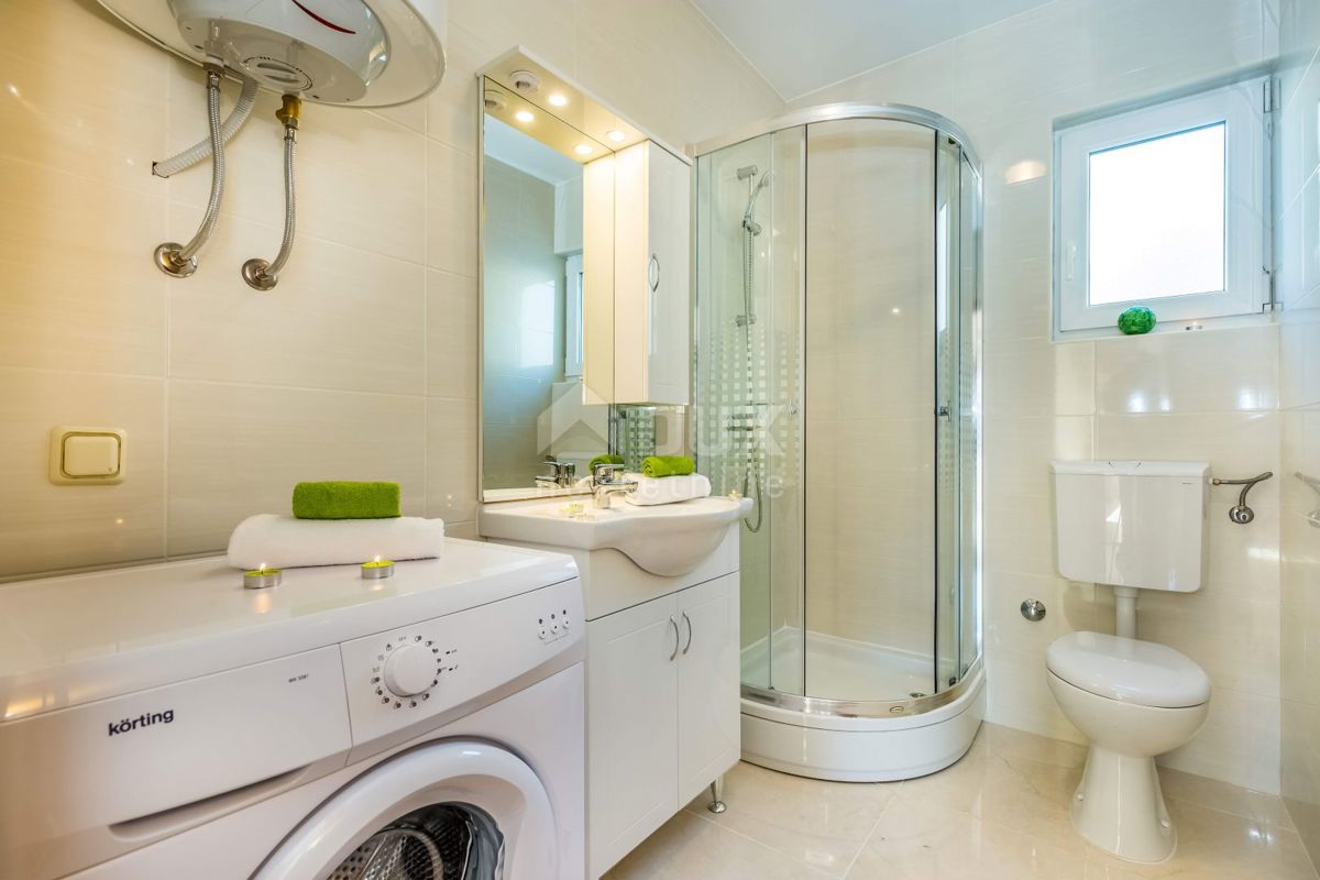 CRIKVENICA, DRAMALJ - Villa di nuova costruzione con due piscine!