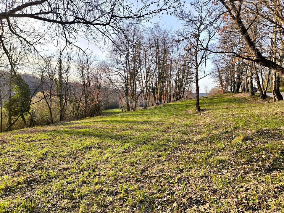 ISTRIA, PAZIN - Terreno edificabile in un insediamento tranquillo