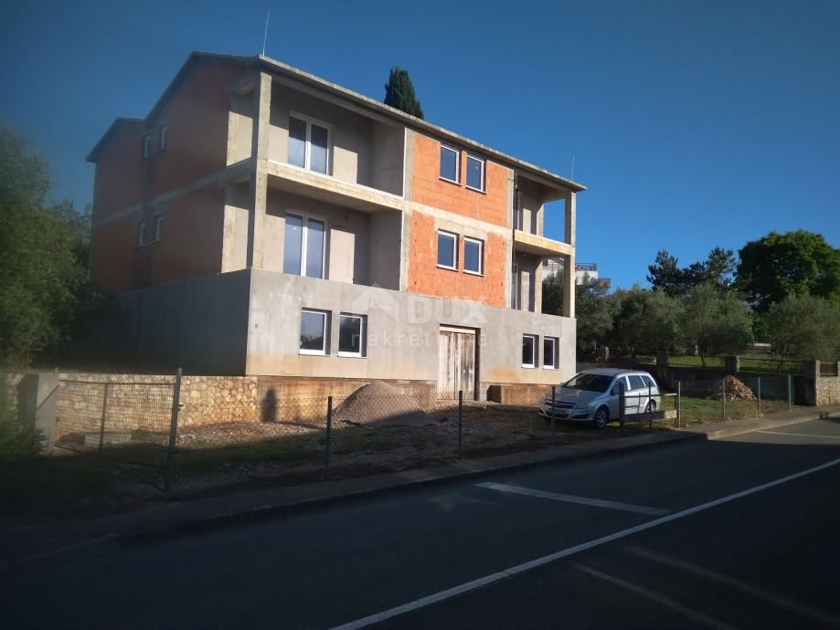 KRK, MALINSKA - Palazzina in fase di ristrutturazione, 5 unità separate!