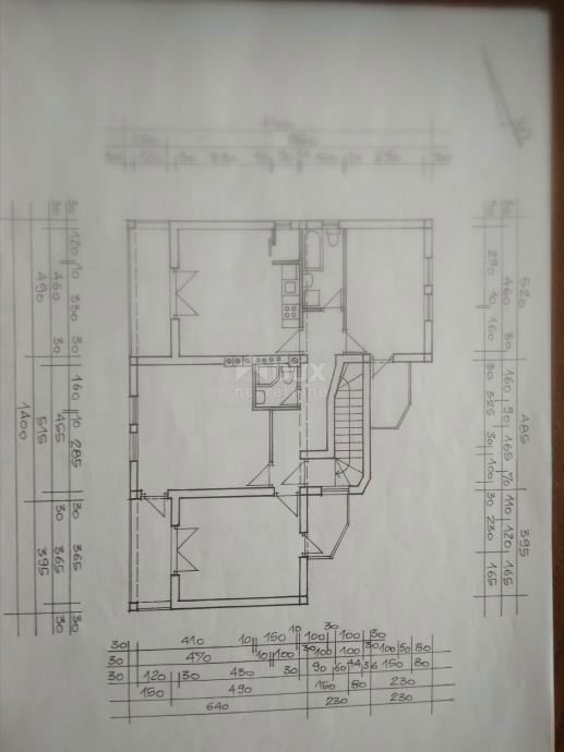 KRK, MALINSKA - Palazzina in fase di ristrutturazione, 5 unità separate!