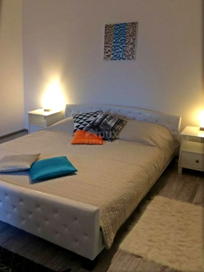 ISTRIA, SVETI LOVREČ - Casa in pietra con piscina nel centro storico