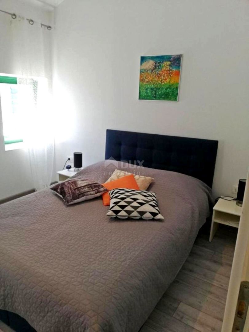 ISTRIA, SVETI LOVREČ - Casa in pietra con piscina nel centro storico