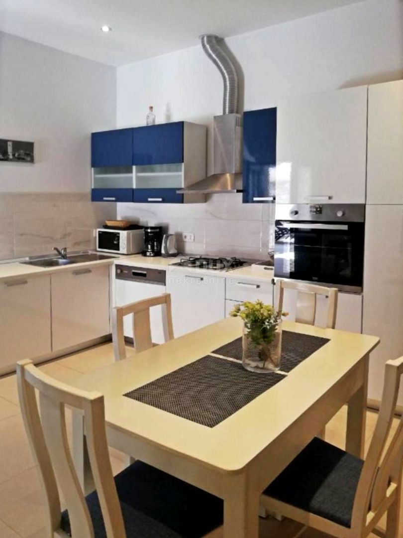 ISTRIA, SVETI LOVREČ - Casa in pietra con piscina nel centro storico