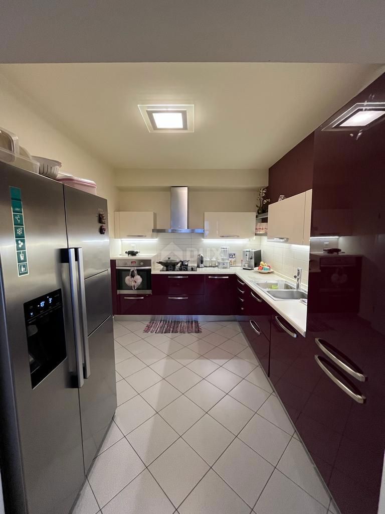 RIJEKA, MARTINKOVAC - bellissimo e moderno 2BR+DB in un'ottima posizione