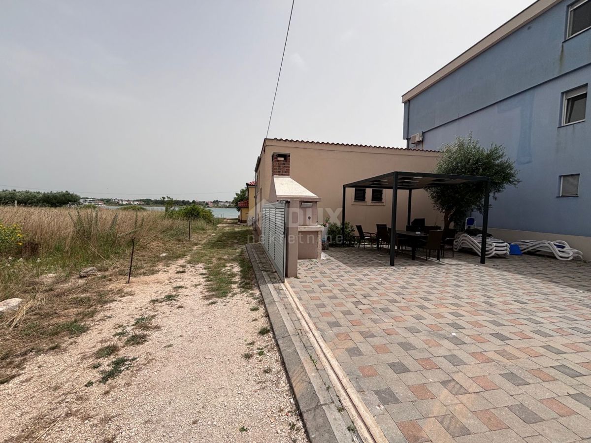ZADAR, PRIVLAKA - Casa moderna a 40 m dal mare
