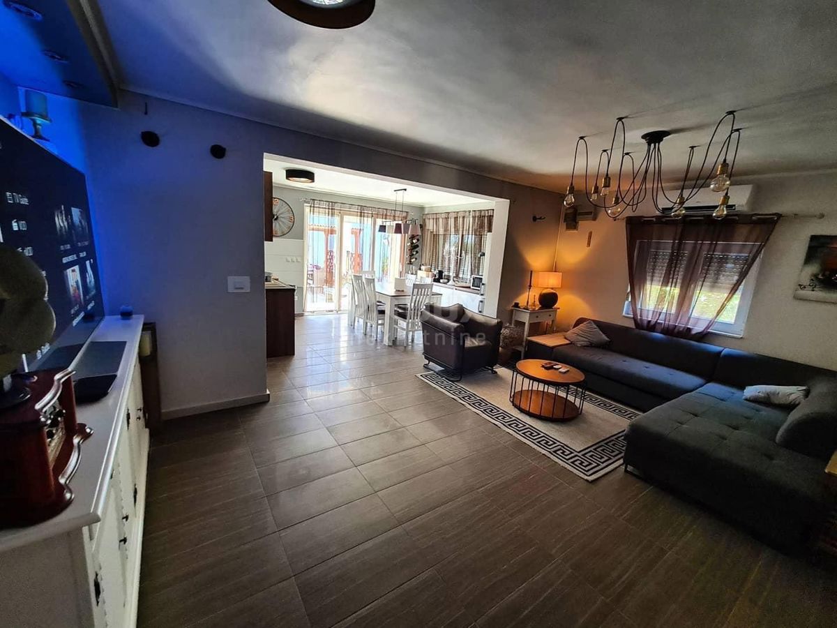 ZADAR, PRIVLAKA - Casa moderna a 40 m dal mare