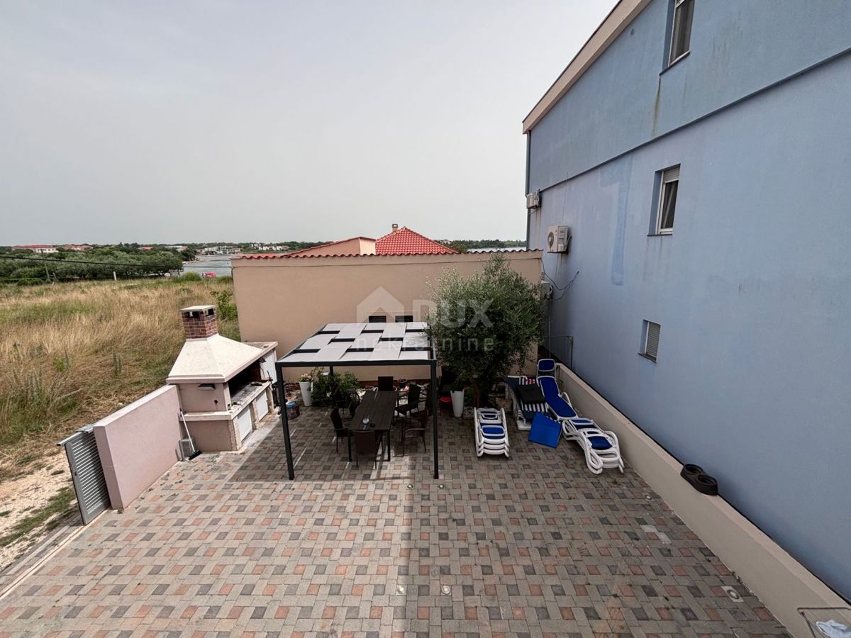 ZADAR, PRIVLAKA - Casa moderna a 40 m dal mare