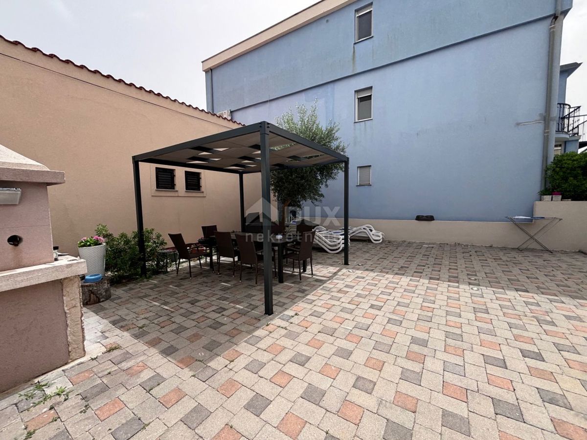 ZADAR, PRIVLAKA - Casa moderna a 40 m dal mare