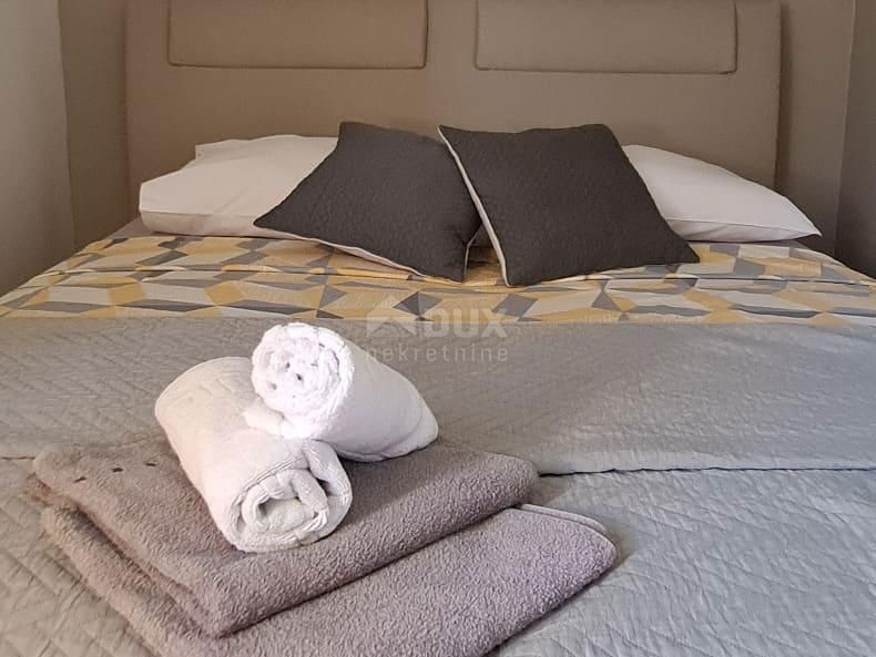 ZADAR, PRIVLAKA - Casa moderna a 40 m dal mare