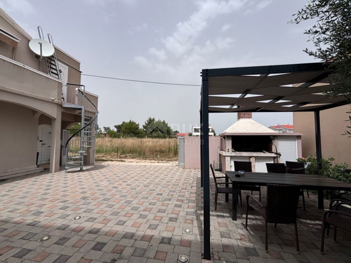 ZADAR, PRIVLAKA - Casa moderna a 40 m dal mare