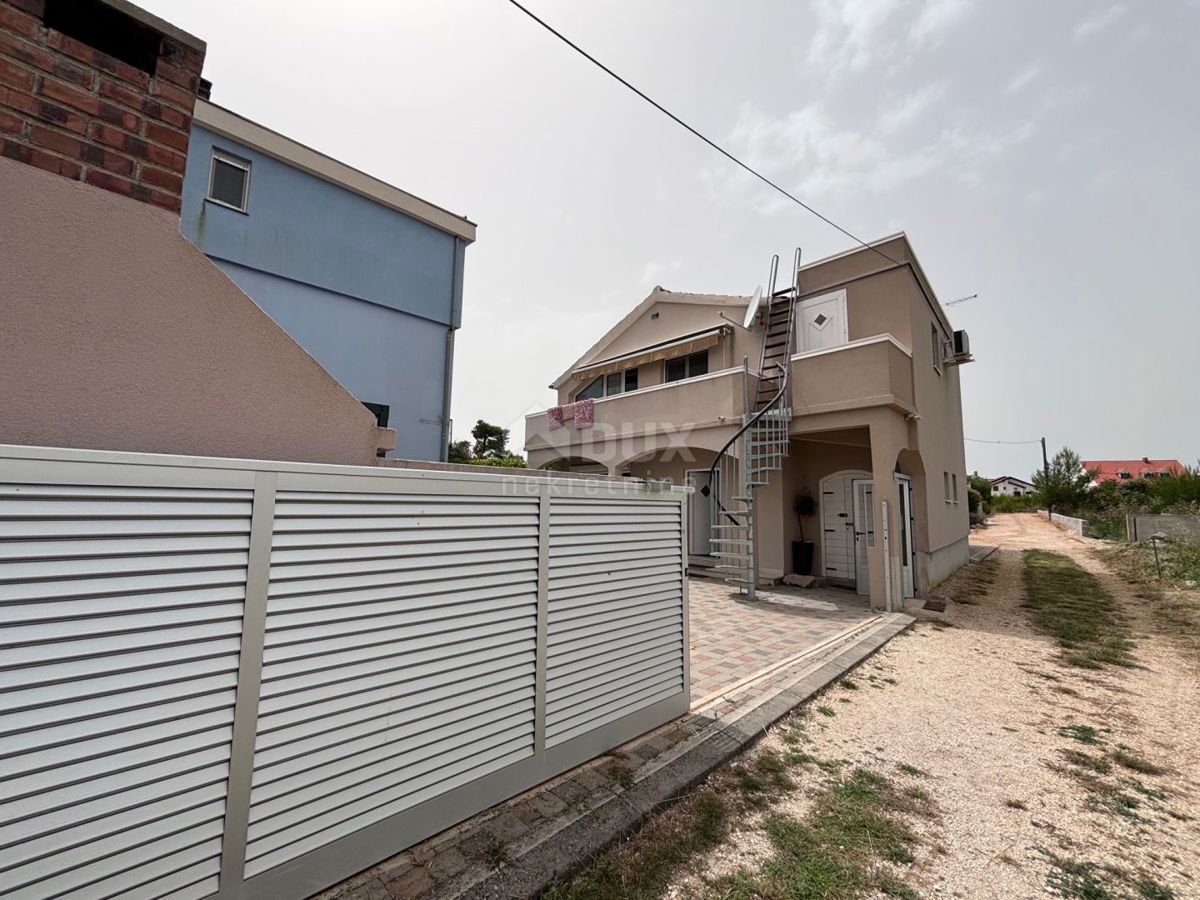 ZADAR, PRIVLAKA - Casa moderna a 40 m dal mare