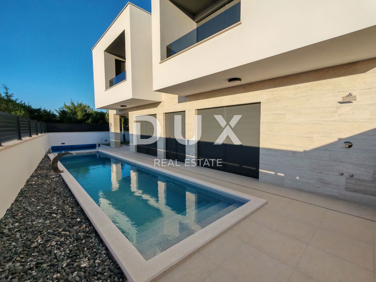  ZADAR, ZATON - Villa bifamiliare di lusso con piscina riscaldata, sauna e palestra! Nuova costruzione! B1