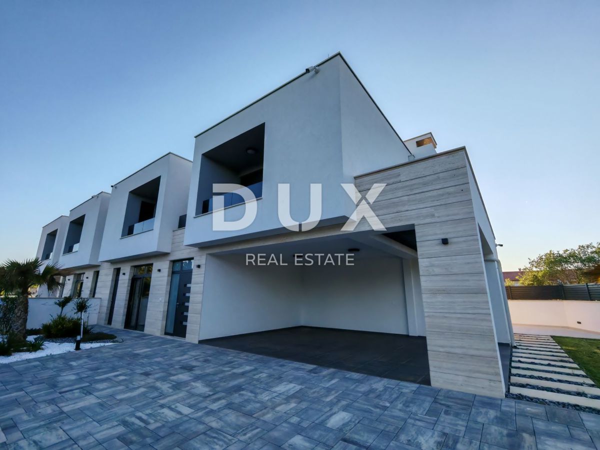  ZADAR, ZATON - Villa bifamiliare di lusso con piscina riscaldata, sauna e palestra! Nuova costruzione! B1