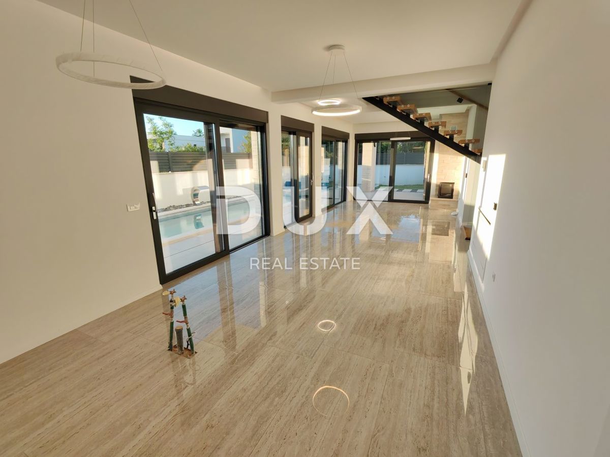  ZADAR, ZATON - Villa bifamiliare di lusso con piscina riscaldata, sauna e palestra! Nuova costruzione! B1