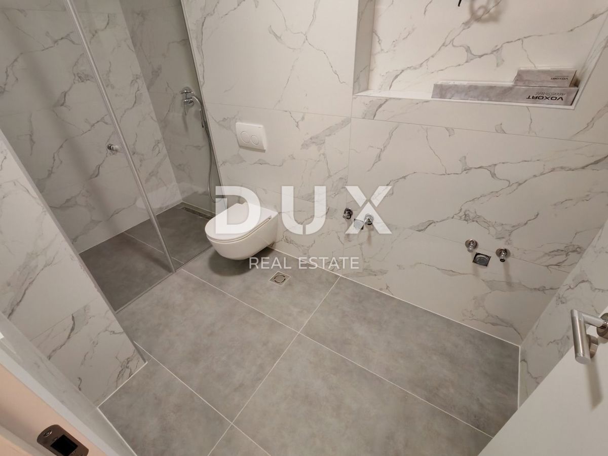  ZADAR, ZATON - Villa bifamiliare di lusso con piscina riscaldata, sauna e palestra! Nuova costruzione! B1