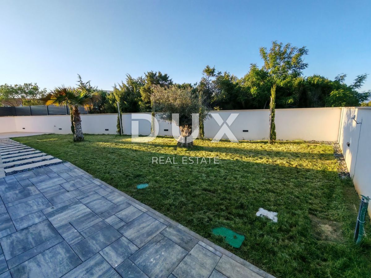  ZADAR, ZATON - Villa bifamiliare di lusso con piscina riscaldata, sauna e palestra! Nuova costruzione! B1