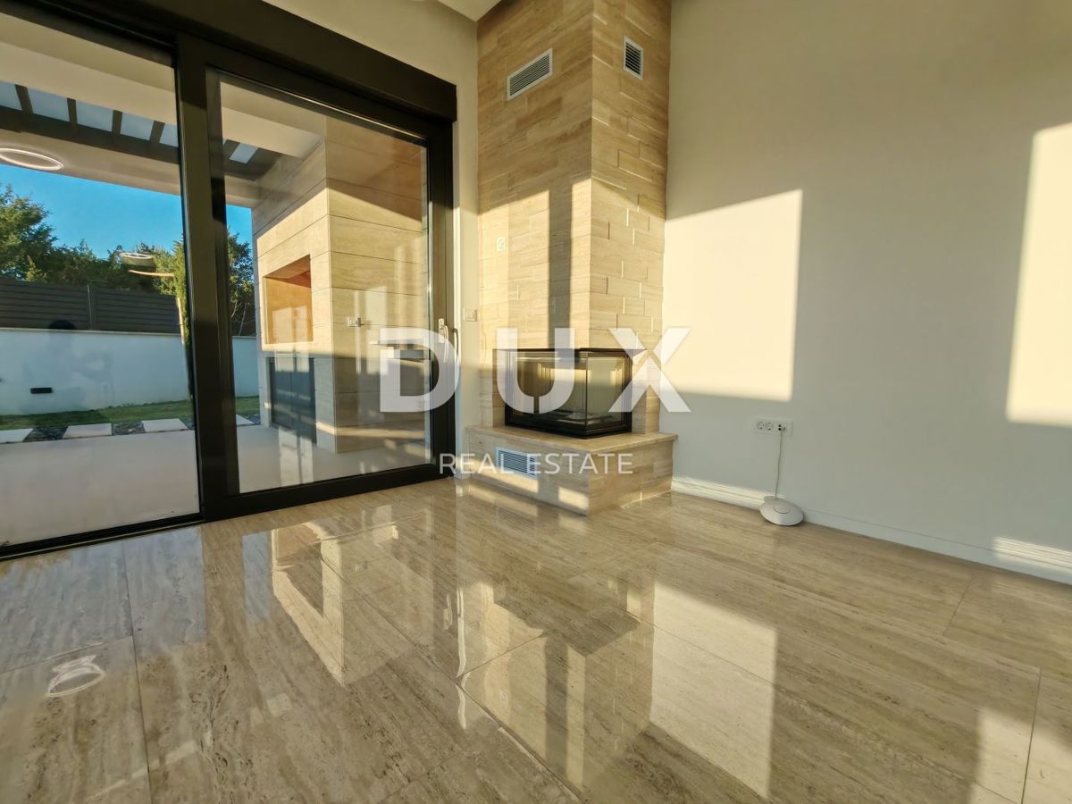  ZADAR, ZATON - Villa bifamiliare di lusso con piscina riscaldata, sauna e palestra! Nuova costruzione! B1