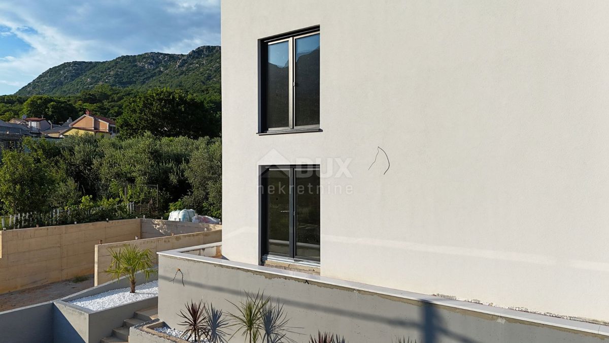 ISOLA DI KRK, BAŠKA (dintorni) - Appartamento con 2 camere da letto in un edificio nuovo con terrazza e 2 posti auto