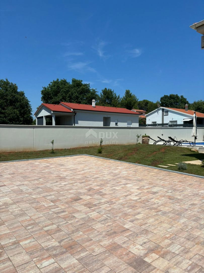 ISTRIA, MEDULINO Moderna casa bifamiliare con piscina a 600 m dal mare!