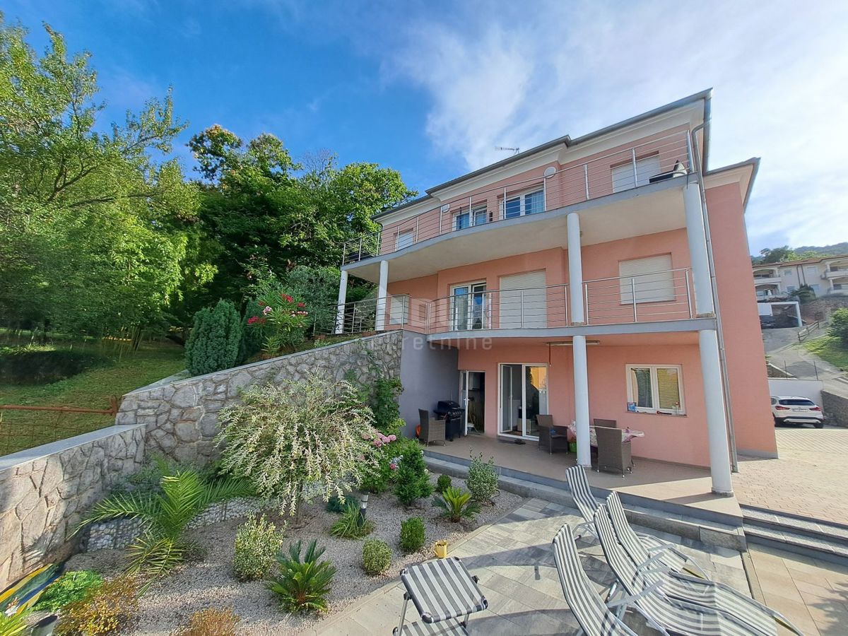 OPATIJA, OPRIĆ - villa con 5 appartamenti e una piscina