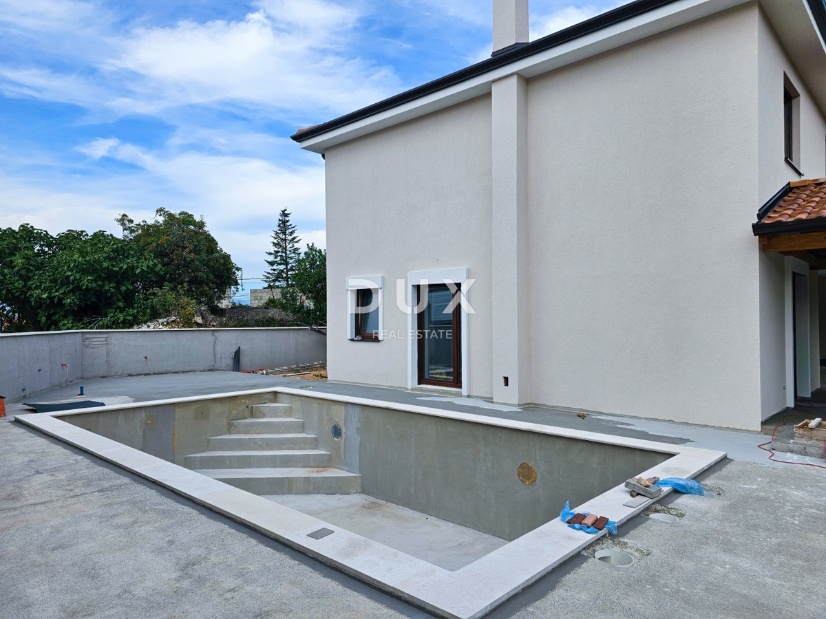 ISOLA DI KRK, DOBRINJ - Casa mediterranea di nuova costruzione con piscina privata e vista mare, ai margini della zona verde