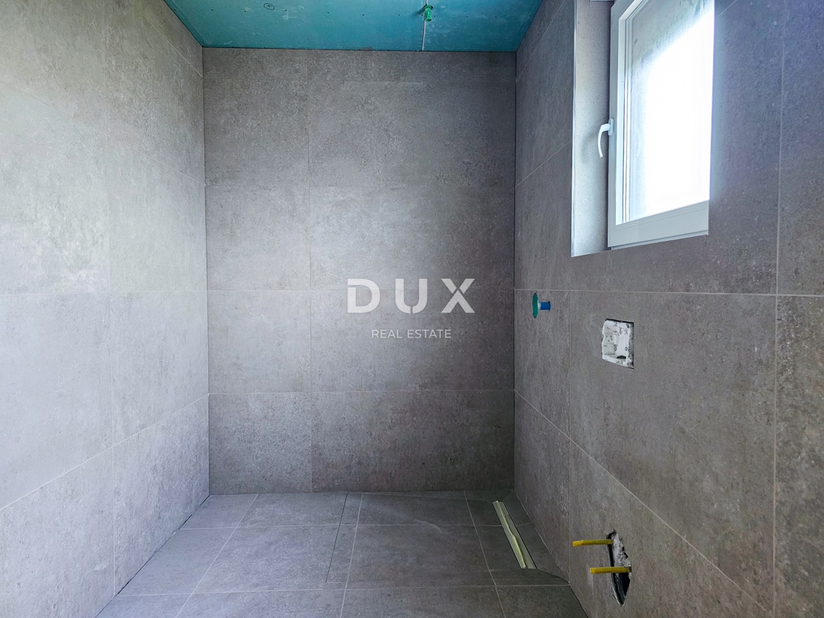 ISOLA DI KRK, DOBRINJ - Casa mediterranea di nuova costruzione con piscina privata e vista mare, ai margini della zona verde