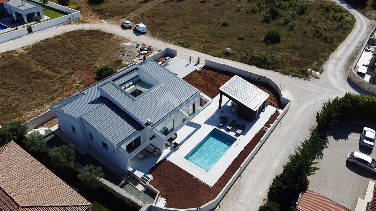 ISTRIA, SVETVINČENAT - Casa di design a un piano con atrio! Nuova costruzione!