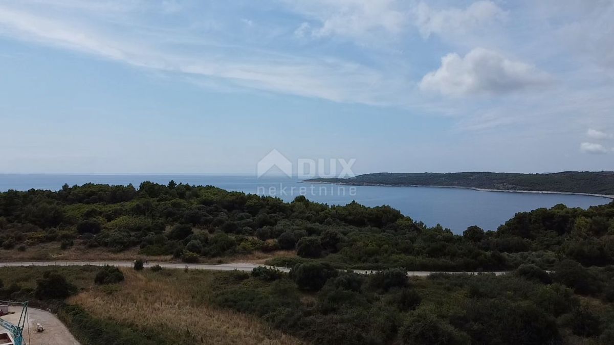 ISTRIA, PREMANTURA - Terreno edificabile con concessione per villa a 500 metri dal mare con vista!