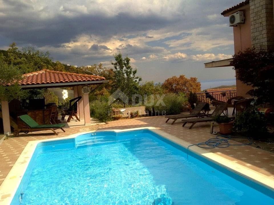 RIJEKA - Bella casa con piscina sulle linee urbane!