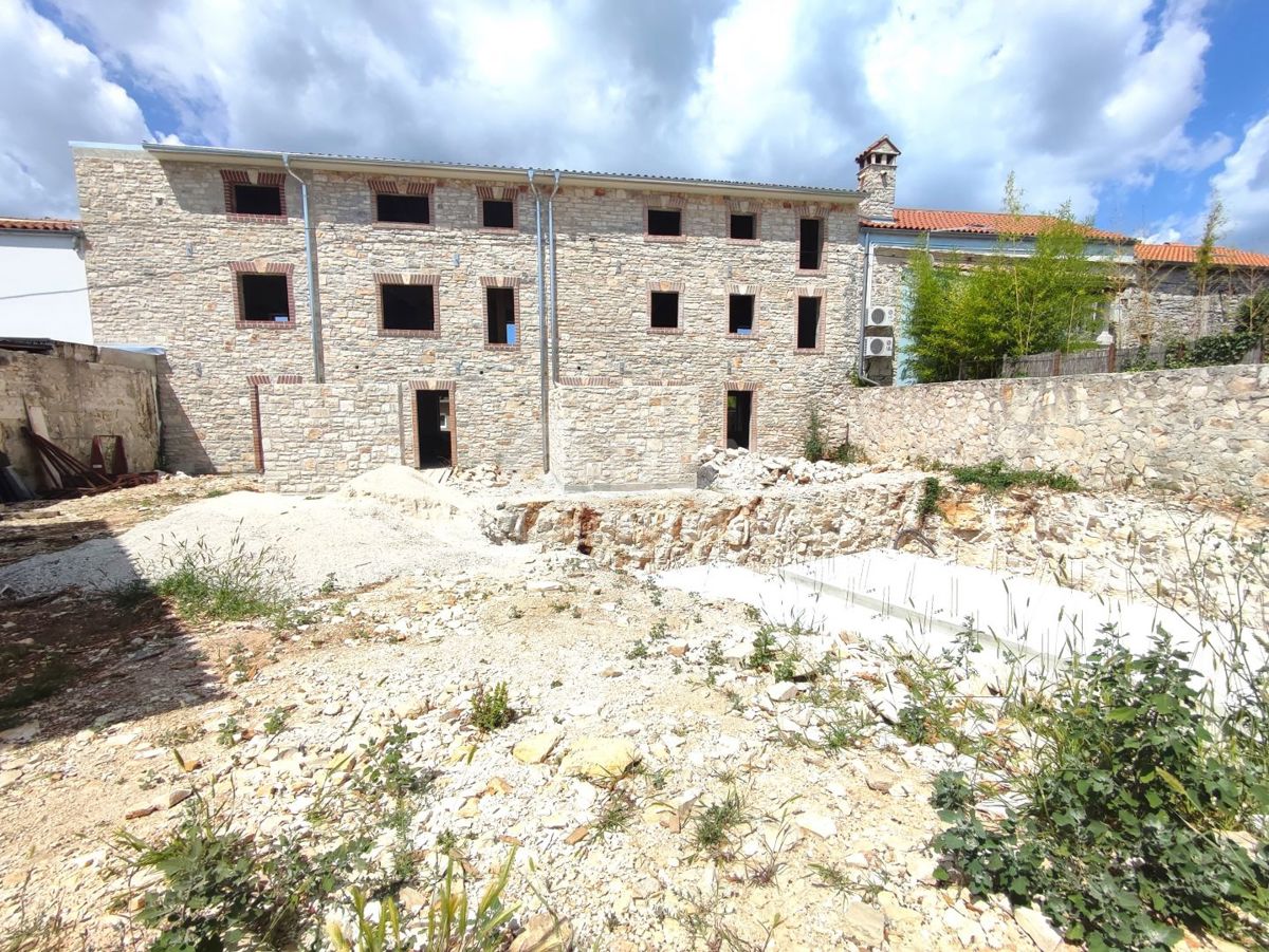 ISTRIA, JURŠIĆI - Casa in pietra con piscina + appartamento, CHIAVI IN MANO