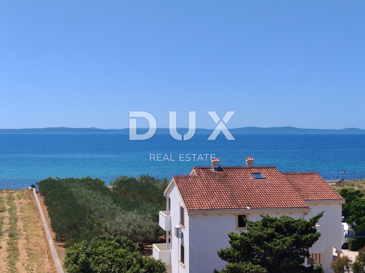 ZADAR, PRIVLAKA - Esclusivo attico con spaziosa terrazza sul tetto a 120 metri dal mare con un'incantevole vista sul mare! S10