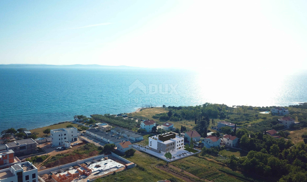 ZADAR, PRIVLAKA - Esclusivo attico con spaziosa terrazza sul tetto a 120 metri dal mare con un'incantevole vista sul mare! S10