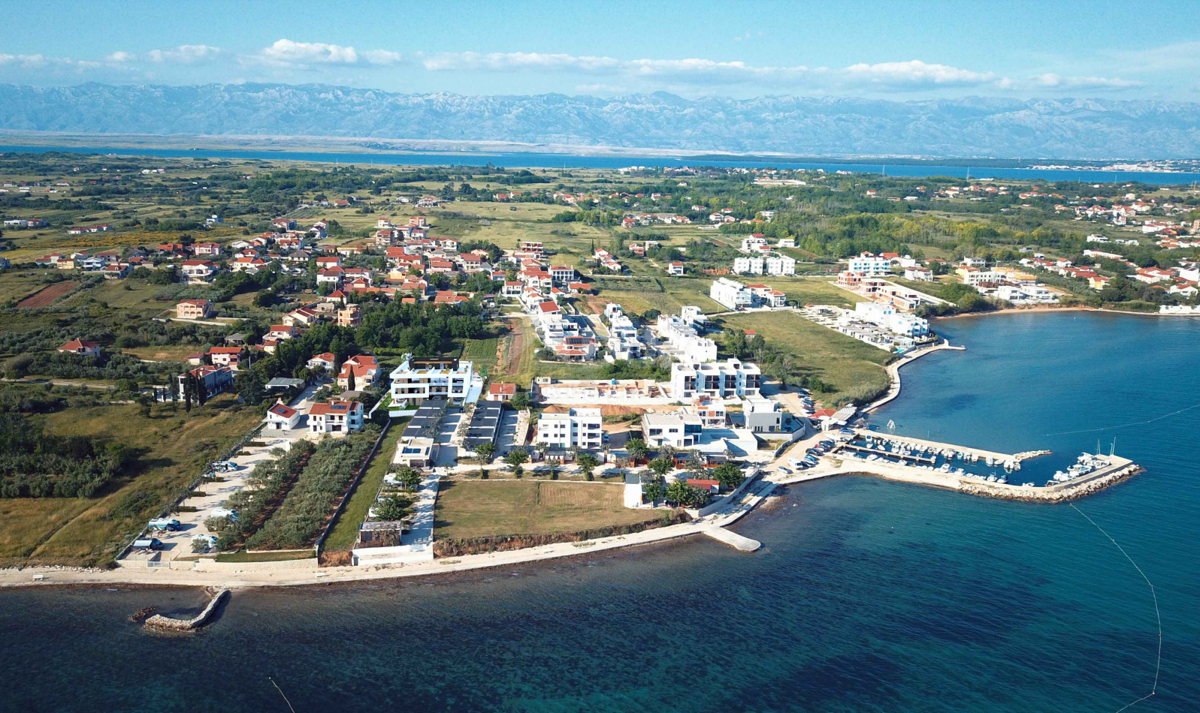 ZADAR, PRIVLAKA - Esclusivo attico con spaziosa terrazza sul tetto a 120 metri dal mare con un'incantevole vista sul mare! S10