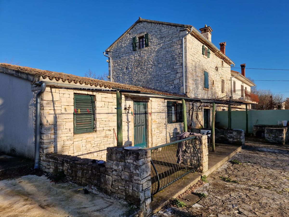 ISTRIA, SVETVINČENAT - Casa in pietra con due unità abitative