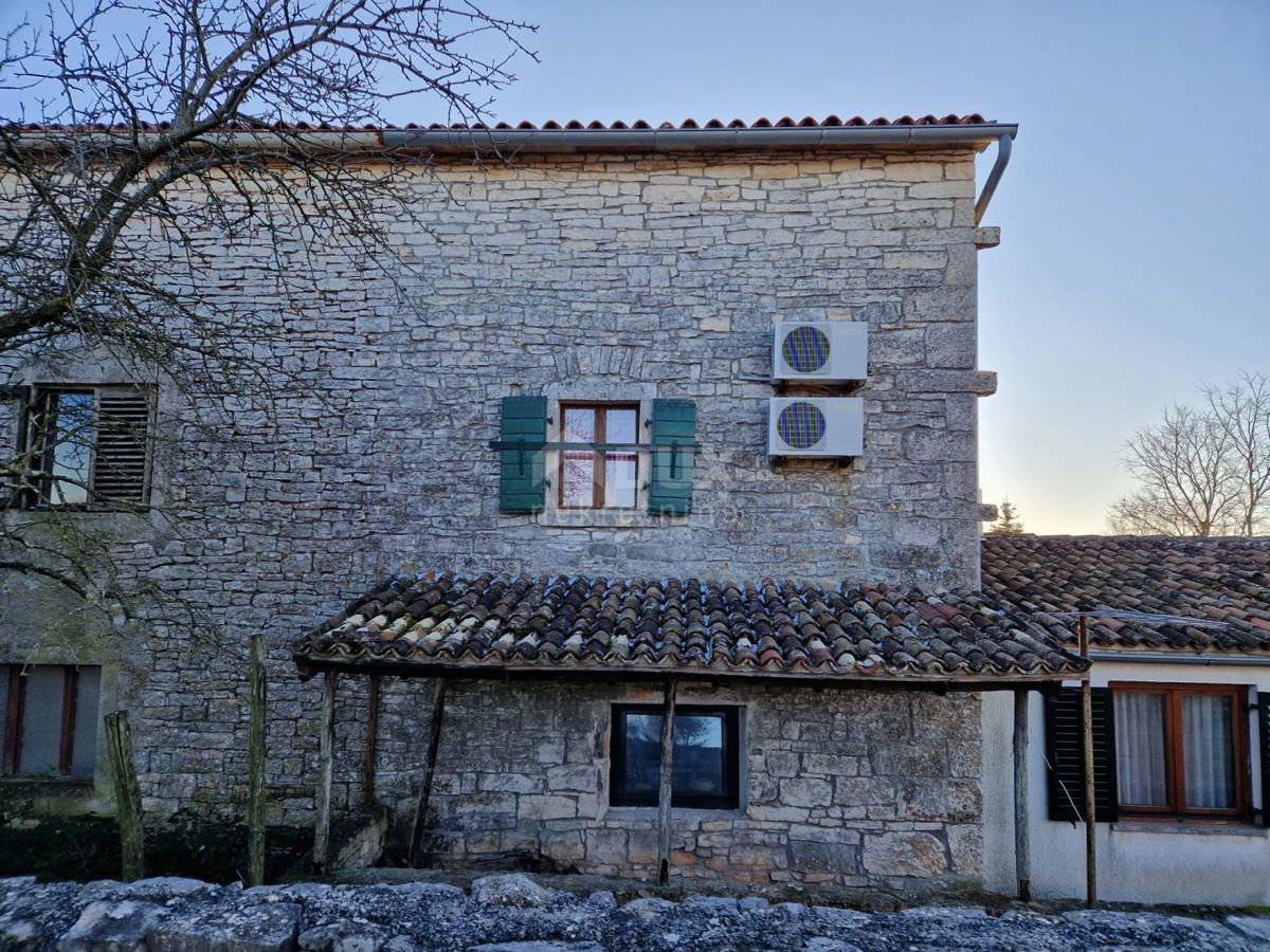 ISTRIA, SVETVINČENAT - Casa in pietra con due unità abitative