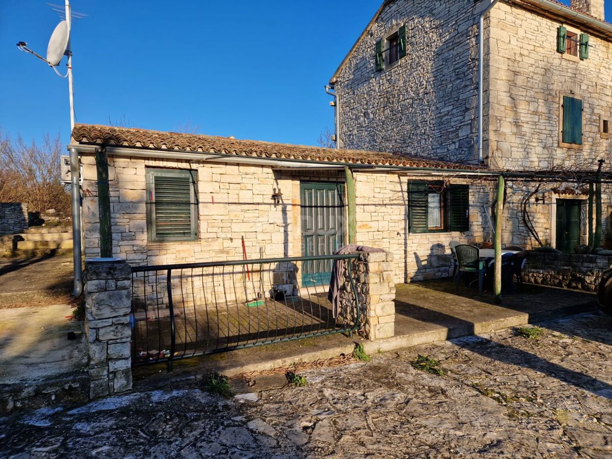 ISTRIA, SVETVINČENAT - Casa in pietra con due unità abitative