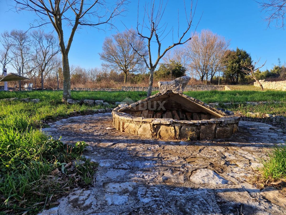 ISTRIA, SVETVINČENAT - Casa in pietra con due unità abitative