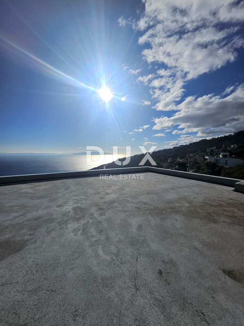 OPATIJA, BREGI - attico 100m2 con vista panoramica sul mare e piscina + terrazza sul tetto 